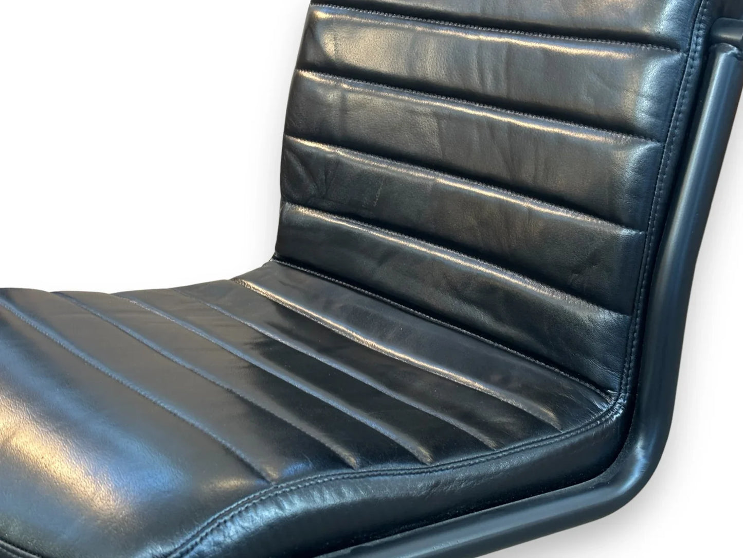 Scaun Sean – disponibil pe stoc